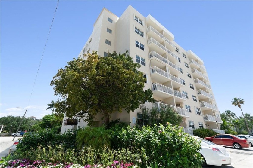 Live by the Beach in this light and bright 2 bed, 1 bath - Beach Condo for sale in Fort Lauderdale, Florida on Beachhouse.com