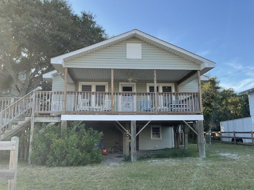 Premium LOCATION for this charming 2BR/1BA cottage! Located on a - Beach Home for sale in Edisto Island, South Carolina on Beachhouse.com