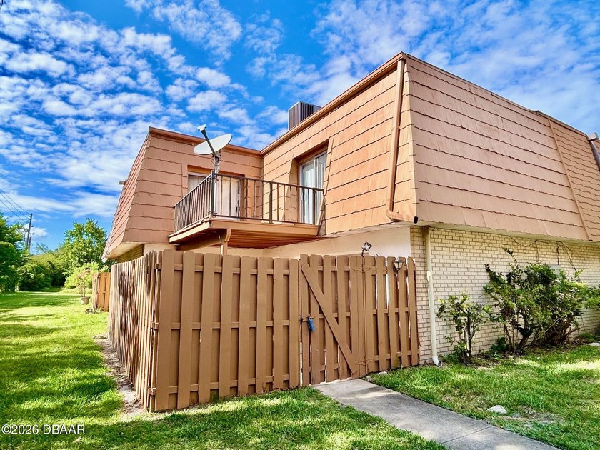 BEAUTIFULLY UPDATED AND MOVE-IN READY!!! Why rent when you can - Beach Townhome/Townhouse for sale in Port Orange, Florida on Beachhouse.com
