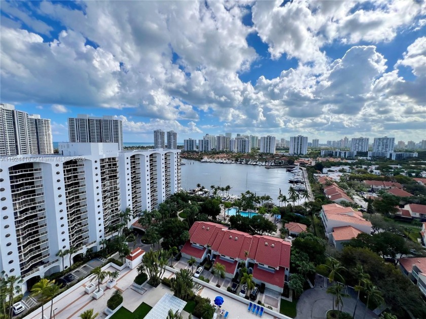 Spacious and furnished 2/2 split plan to indulge in panoramic - Beach Condo for sale in Aventura, Florida on Beachhouse.com