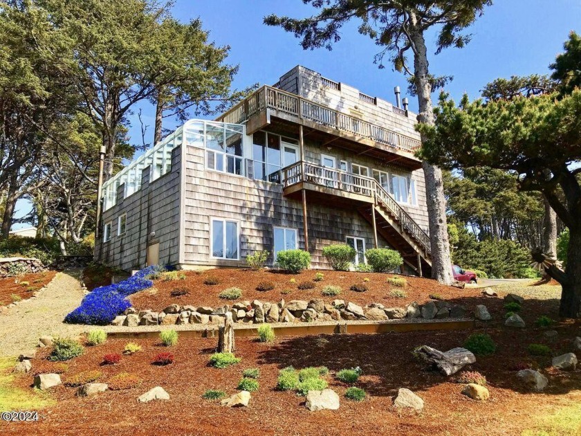 Spectacular Coastal Retreat. With breathtaking views, accessible - Beach Home for sale in Seal Rock, Oregon on Beachhouse.com