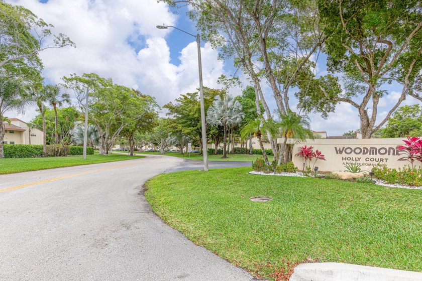 LOTS OF NATURAL LIGHT ENHANCE THE PANORAMIC VIEW OF GOLF AND - Beach Condo for sale in Tamarac, Florida on Beachhouse.com