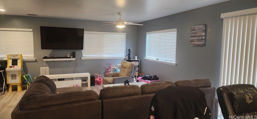 Well maintained, Single Family Home with 3 bedrooms, 2.5 baths - Beach Home for sale in Kapolei, Hawaii on Beachhouse.com