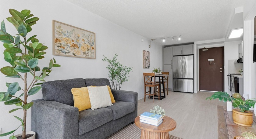 Beautifully remodeled, this Kapiolani Manor unit, will surprise - Beach Condo for sale in Honolulu, Hawaii on Beachhouse.com