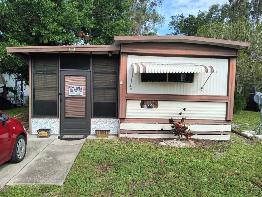 2 BED 1 BATH with LARGE 10x28 enclosed FL room -- CLOSE TO - Beach Home for sale in Malabar, Florida on Beachhouse.com