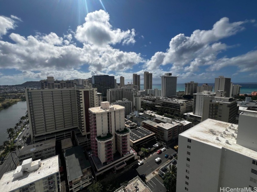 LEGAL SHORT TERM RENTAL ALLOWED!! OPTIONAL FEE PURCHASE - Beach Condo for sale in Honolulu, Hawaii on Beachhouse.com