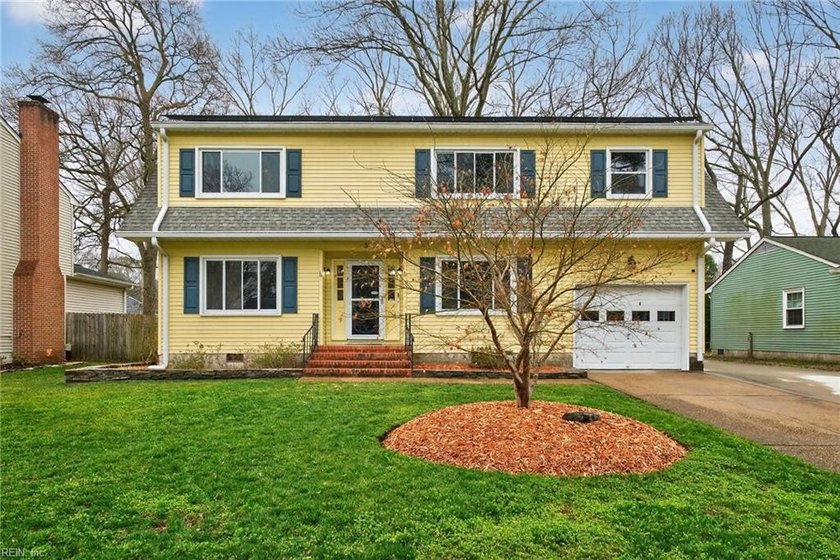 WONDERFUL 5 BEDROOM HOME IN HAMPTON!  SOLAR PANELS FULLY PAID - Beach Home for sale in Hampton, Virginia on Beachhouse.com