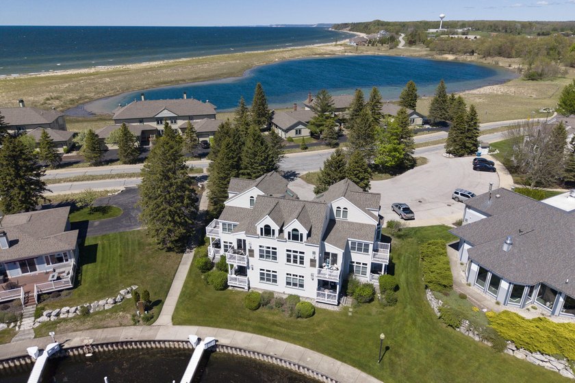Recently updated 1 Loft bedroom, 1.5 baths condo in beautiful - Beach Condo for sale in Manistee, Michigan on Beachhouse.com