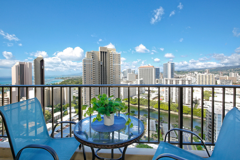 Ocean Views, High Floor, AC, WD, Wi-Fi and - Beach Vacation Rentals in Honolulu, Hawaii on Beachhouse.com