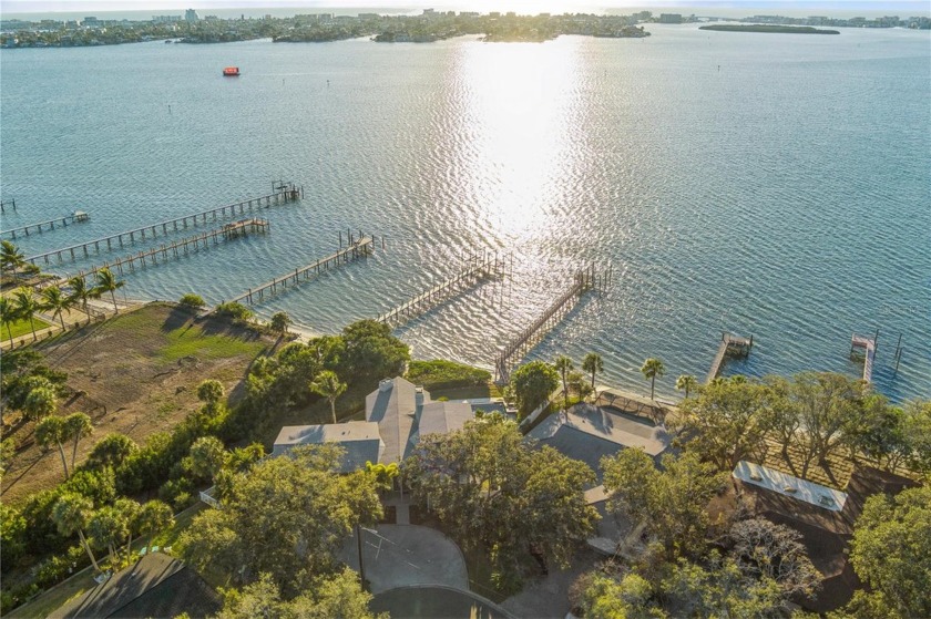 Contemporary and fully updated waterfront paradise with - Beach Home for sale in St. Petersburg, Florida on Beachhouse.com