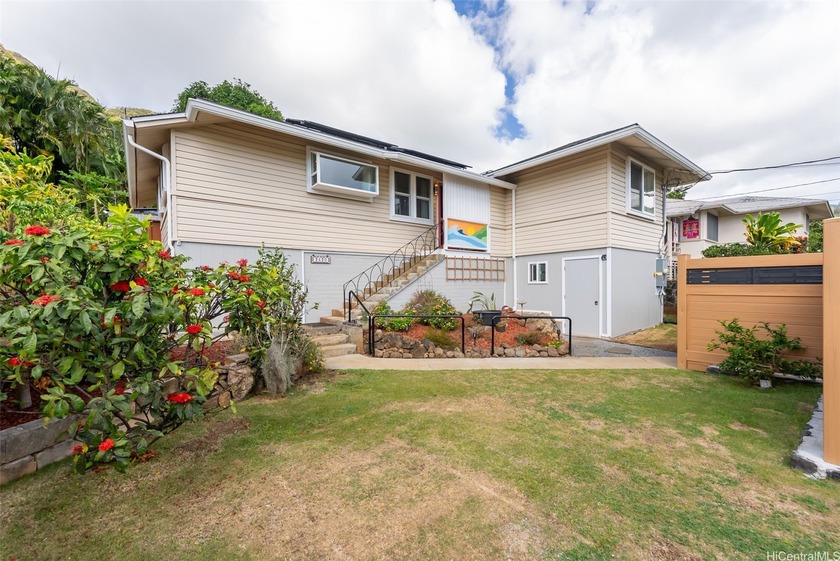 Fully renovated 2-bedrm, 2-bath home in Palolo Valley offers the - Beach Home for sale in Honolulu, Hawaii on Beachhouse.com