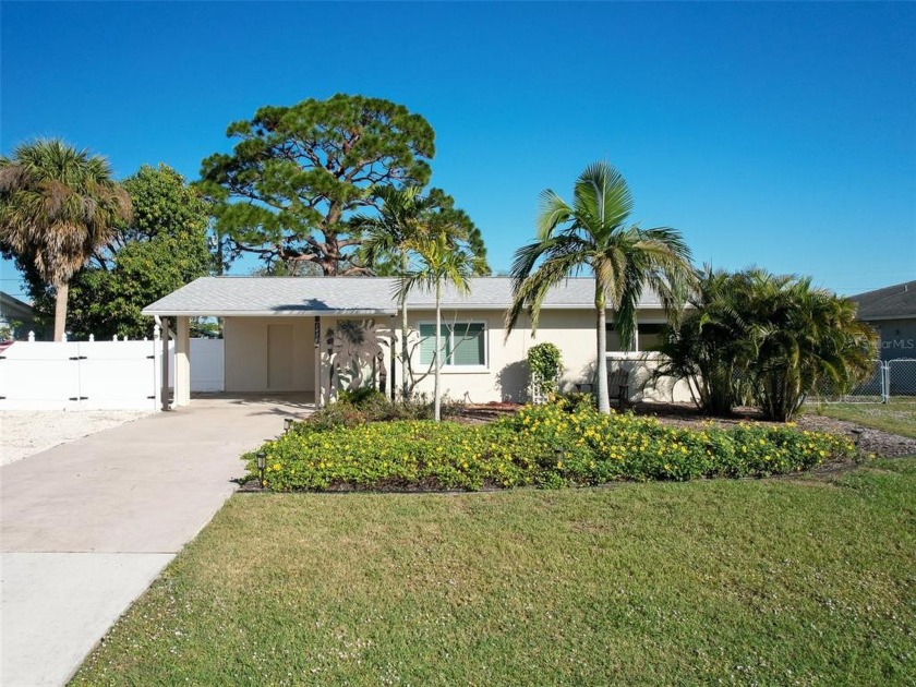 Wonderfully maintained coastal cottage located in the highly - Beach Home for sale in Englewood, Florida on Beachhouse.com