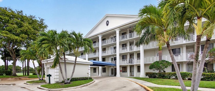 Commanding views of the Bear Lakes Country Club from this Burg & - Beach Condo for sale in West Palm Beach, Florida on Beachhouse.com