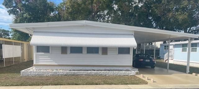This beautifully maintained 2 bedroom, 2 bathroom home is truly - Beach Home for sale in Clearwater, Florida on Beachhouse.com