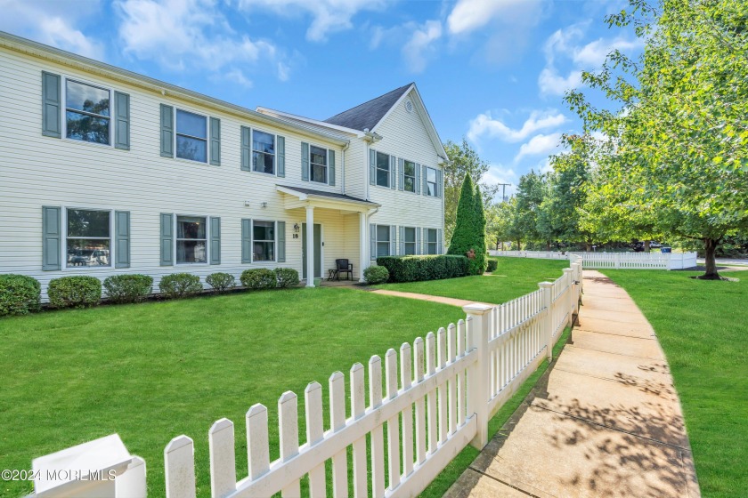 Great Location! Spacious 2 Bed/2.5 Bath townhouse situated in - Beach Condo for sale in Toms River, New Jersey on Beachhouse.com