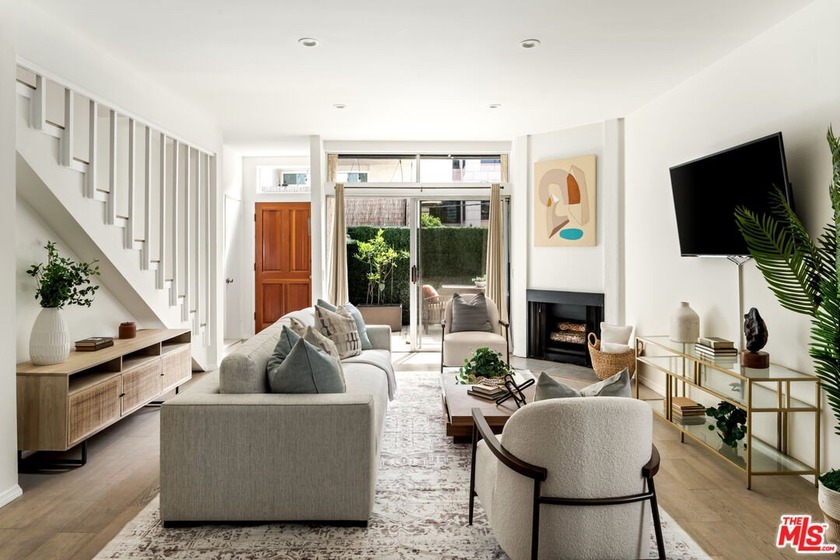 Experience the ease of living steps from Santa Monica's famous - Beach Condo for sale in Santa Monica, California on Beachhouse.com