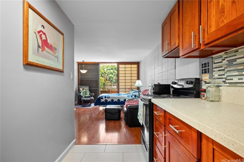 Welcome to your FEE SIMPLE tropical oasis in vibrant Makiki! - Beach Apartment for sale in Honolulu, Hawaii on Beachhouse.com