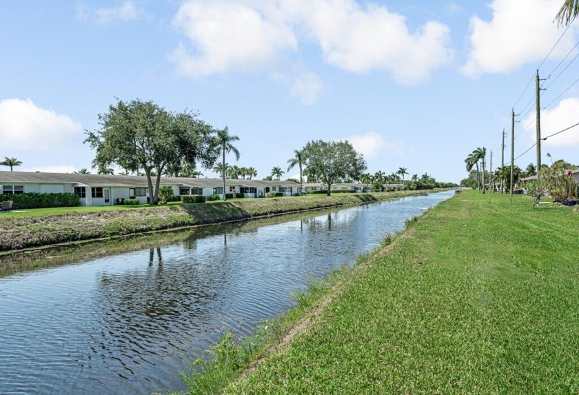Affordable, well priced, cozy 2-bedroom, 1-bathroom home - Beach Condo for sale in West Palm Beach, Florida on Beachhouse.com