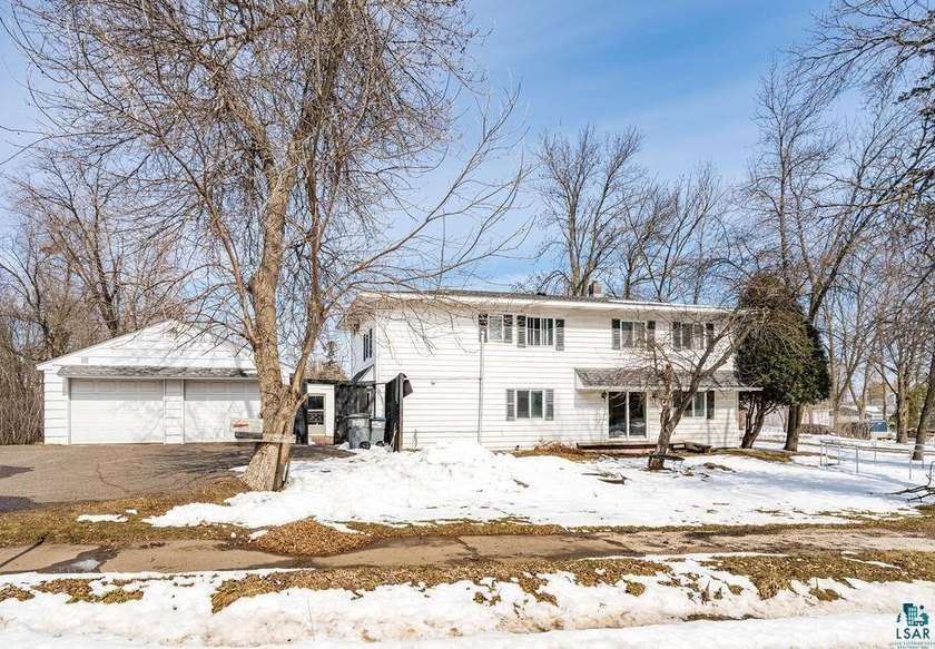 Opportunity awaits with this versatile 4-bedroom, 3-bath home - Beach Home for sale in Duluth, Minnesota on Beachhouse.com
