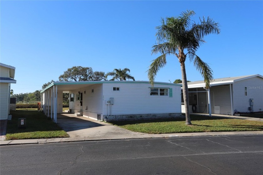 Handyman special in a 55+ community! This property is in a great - Beach Home for sale in Largo, Florida on Beachhouse.com