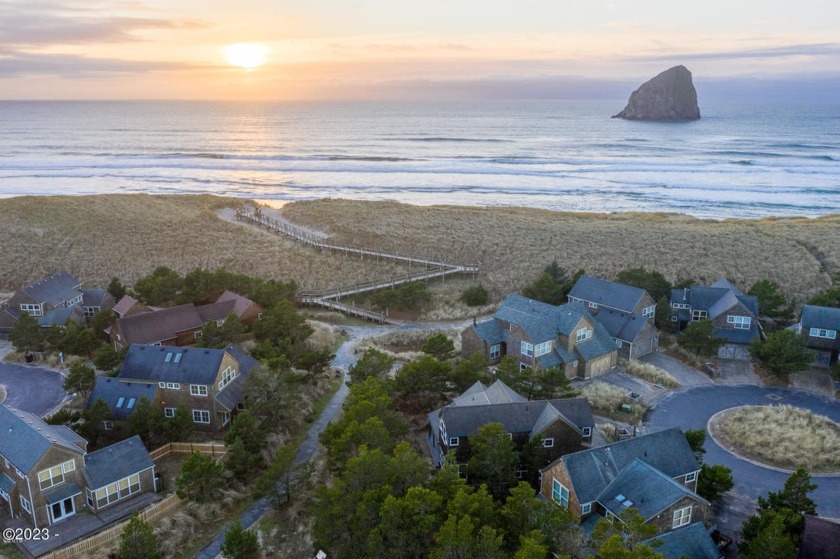 Active Short-Term Rental has a transferable permit along with a - Beach Townhome/Townhouse for sale in Pacific City, Oregon on Beachhouse.com