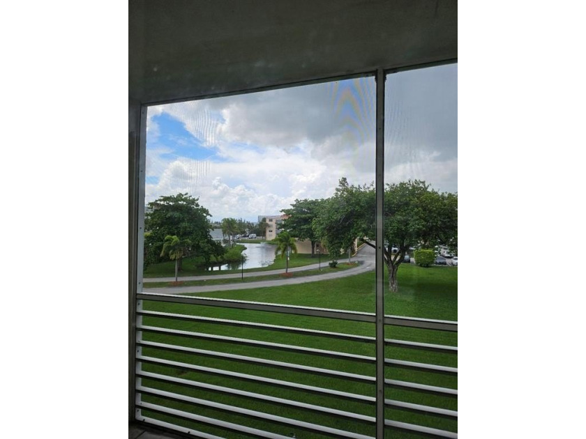 This 1-Bedroom, 1.5-Bath unit has a beautiful waterview! and a - Beach Condo for sale in Dania, Florida on Beachhouse.com