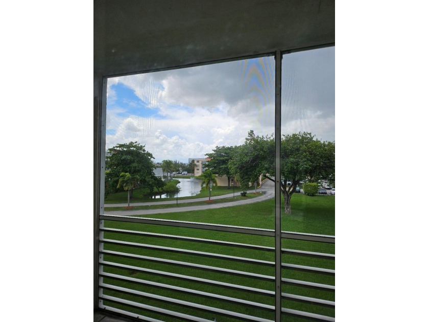 This 1-Bedroom, 1.5-Bath unit has a beautiful waterview! and a - Beach Condo for sale in Dania, Florida on Beachhouse.com