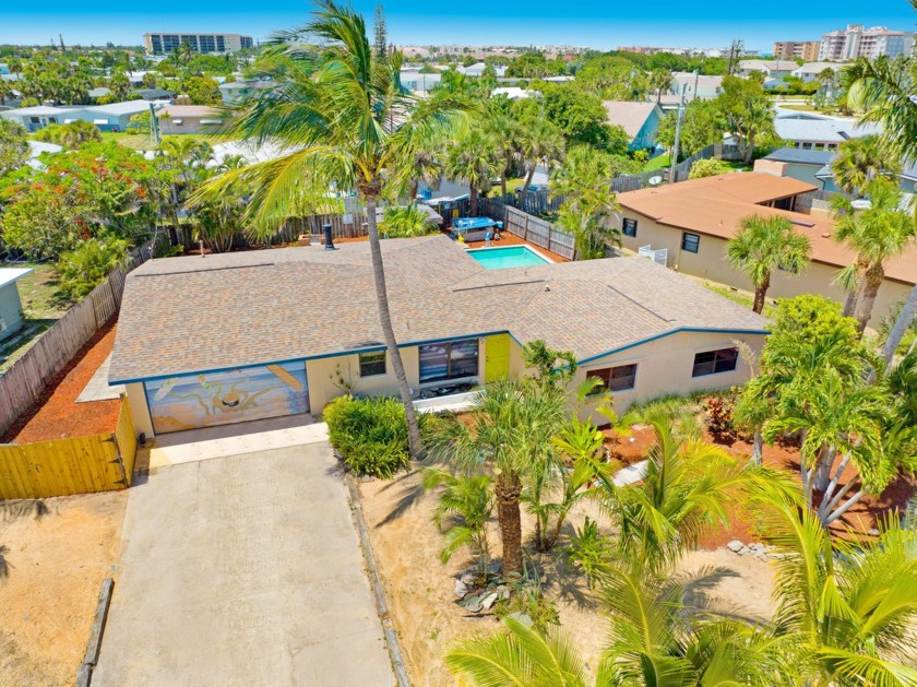 You just found your new Beachside pool home.  This wonderful - Beach Home for sale in Indian Harbour Beach, Florida on Beachhouse.com