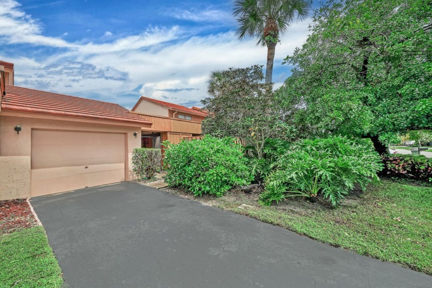 Beautiful 2-Bedroom Townhome in Indian Spring!This bright - Beach Townhome/Townhouse for sale in Boynton Beach, Florida on Beachhouse.com