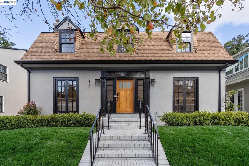 Spectacular Colonial in sought-after Crocker Highlands! Situated - Beach Home for sale in Oakland, California on Beachhouse.com