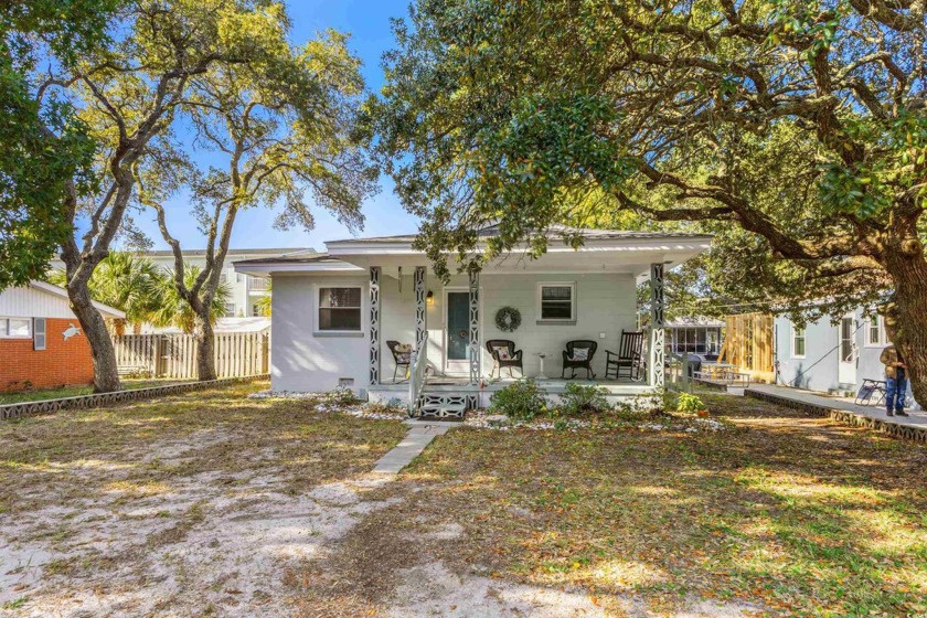 Welcome to 505 19th Ave. S, a charming 2-bedroom, 1-bath home - Beach Home for sale in North Myrtle Beach, South Carolina on Beachhouse.com