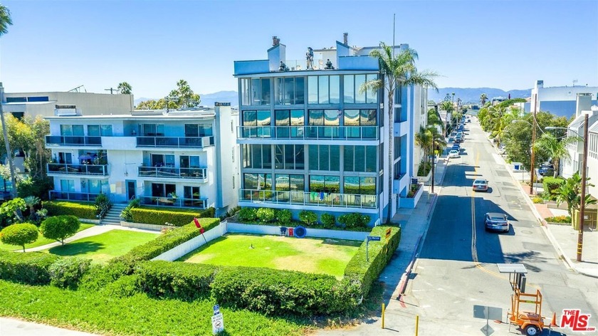Welcome to a truly exceptional opportunity to live in one of - Beach Condo for sale in Marina Del Rey, California on Beachhouse.com