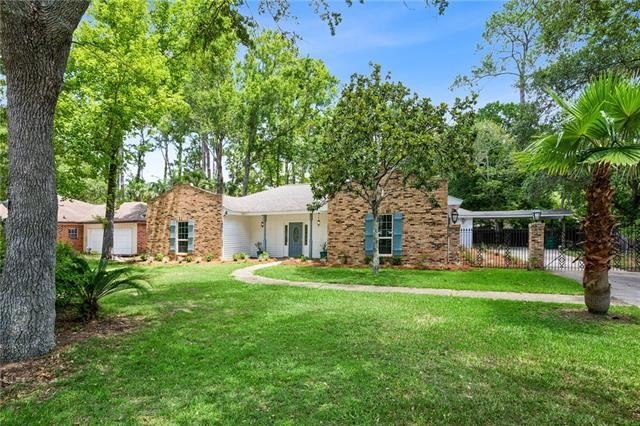 Beautifully Renovated Beau Rivage Home! Completely updated from - Beach Home for sale in Mandeville, Louisiana on Beachhouse.com