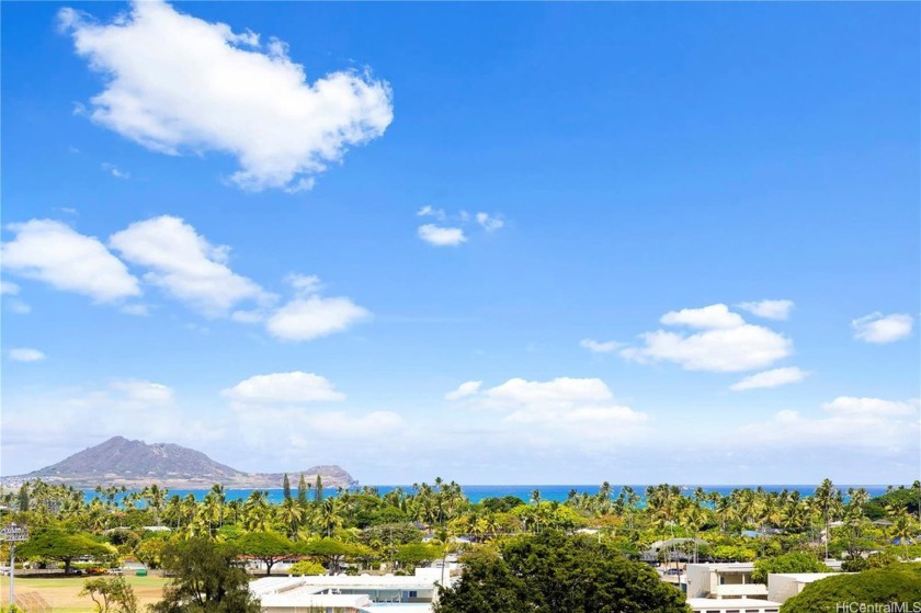 Welcome to this beautifully renovated 2-bedroom, 2-bath ocean - Beach Condo for sale in Kailua, Hawaii on Beachhouse.com