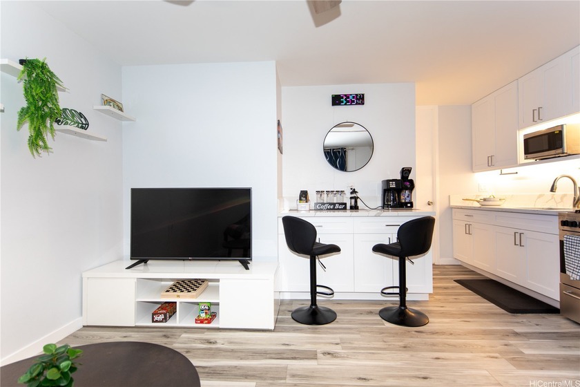 Stunning, FULLY RENOVATED, Fully TURN-KEY, 1-bedroom 1-bath - Beach Condo for sale in Honolulu, Hawaii on Beachhouse.com