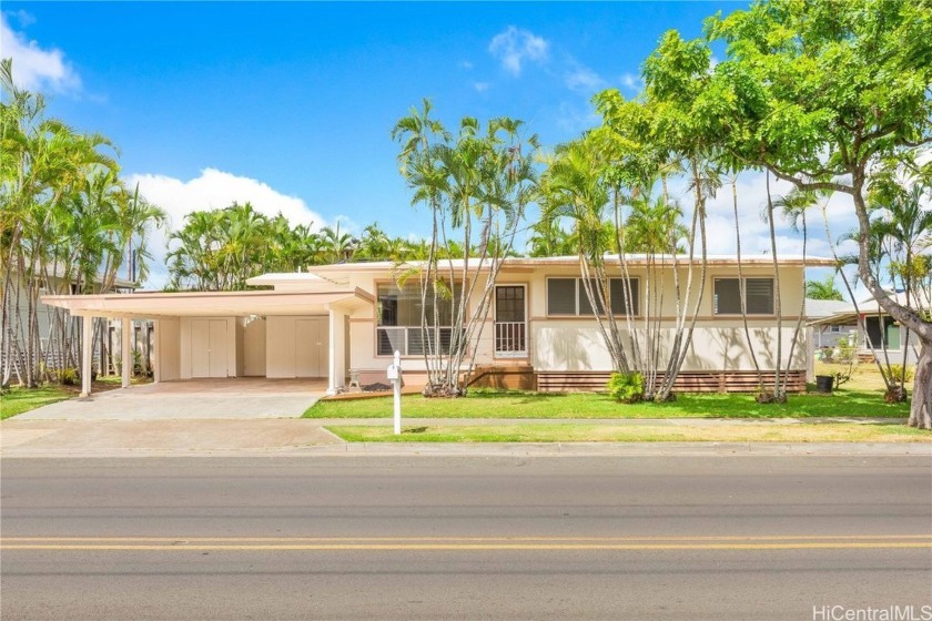 This wonderfully restored home is offered proudly by the - Beach Home for sale in Kailua, Hawaii on Beachhouse.com