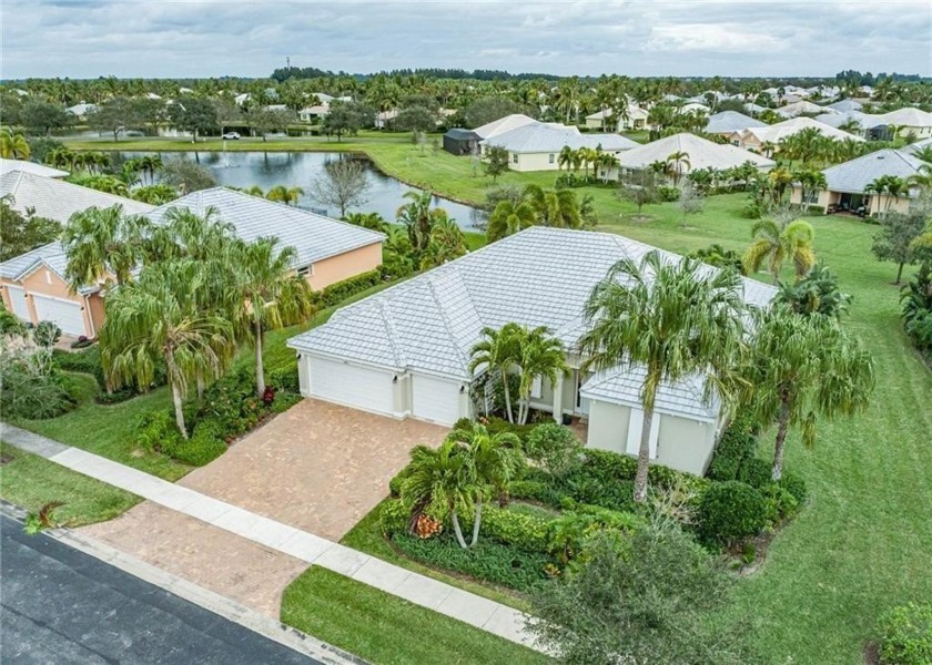 THE ONLY 4 BEDROOM IN THE ANTILLES! Coastal charm beams from - Beach Home for sale in Vero Beach, Florida on Beachhouse.com