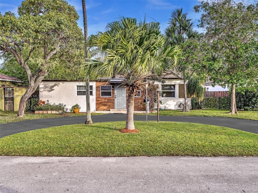 Welcome to 1419 Funston St in Hollywood, FL! This charming - Beach Home for sale in Hollywood, Florida on Beachhouse.com