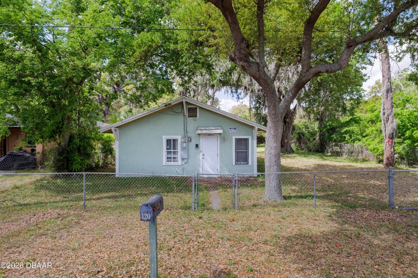 Cozy bungalow close to Daytona Speedway, Halifax Hospital - Beach Home for sale in Daytona Beach, Florida on Beachhouse.com