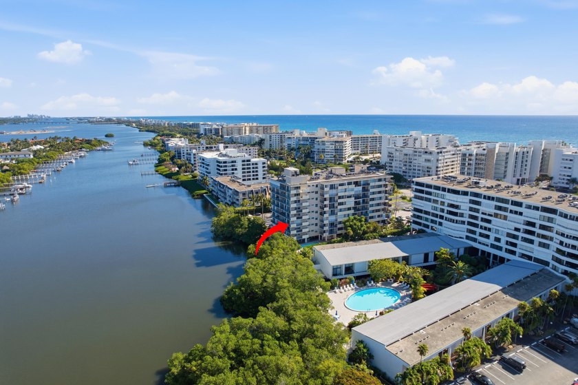 Beautifully updated 2-bedroom, 2-bath Intracoastal-front - Beach Condo for sale in South Palm Beach, Florida on Beachhouse.com