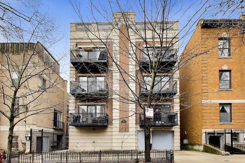 Rare Opportunity with Exclusive Roof Rights in Prime Lakeview! - Beach Condo for sale in Chicago, Illinois on Beachhouse.com