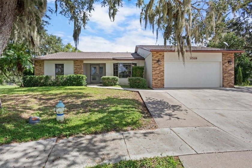 Discover Your Dream Home in Colonial Oak!
This stunning - Beach Home for sale in Sarasota, Florida on Beachhouse.com