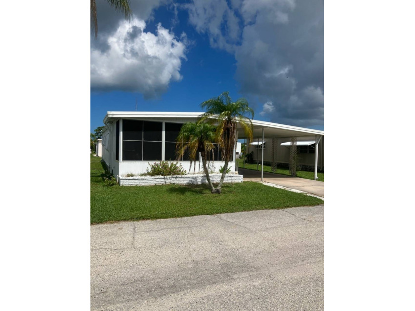 Welcome to your new home!  This 2 bedroom, 2 bath property is - Beach Home for sale in Nokomis, Florida on Beachhouse.com