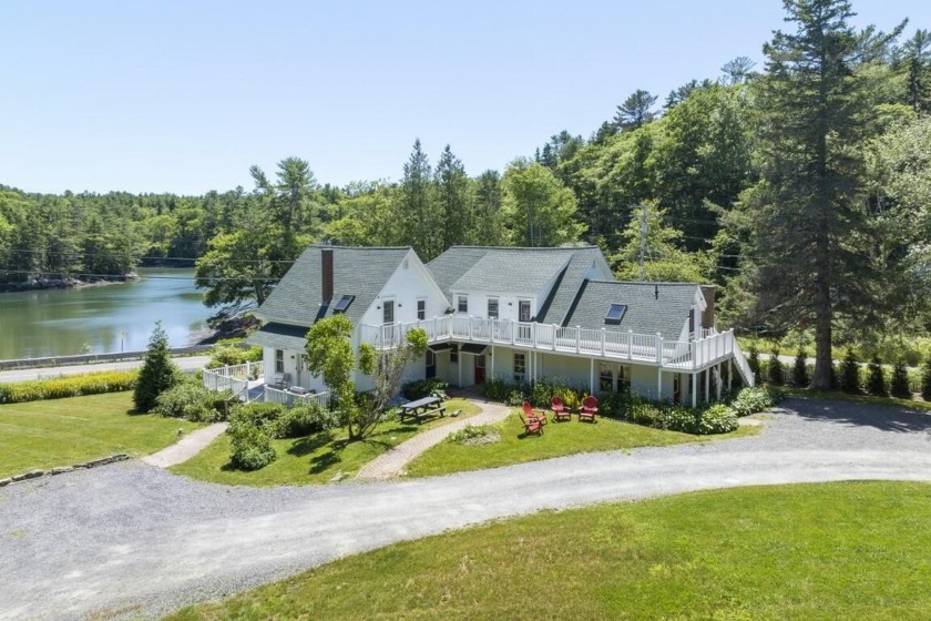 Welcome to Coveside - a classic New England-style multi-unit - Beach Home for sale in Southport, Maine on Beachhouse.com