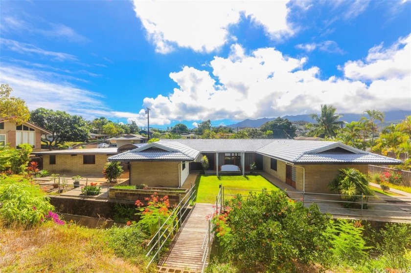 Welcome to live in this stunning home with the golf course next - Beach Home for sale in Kailua, Hawaii on Beachhouse.com