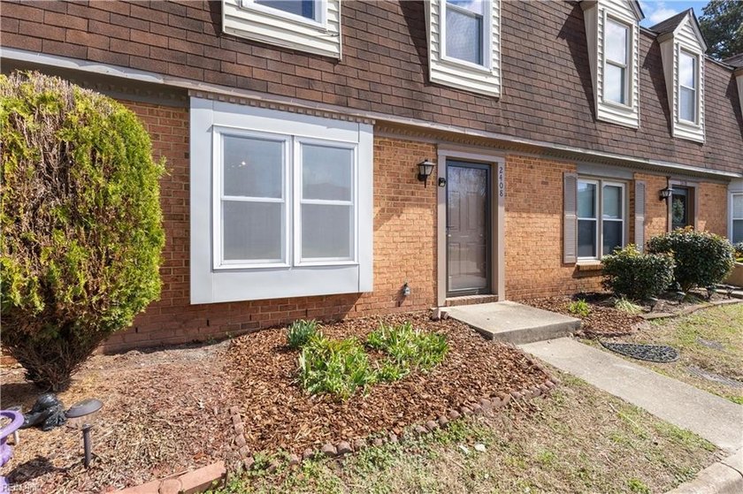 Meticulously renovated two bedroom, 1.5 bath townhouse-style - Beach Condo for sale in Virginia Beach, Virginia on Beachhouse.com