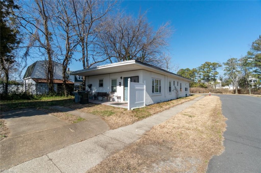 This fantastic duplex is nestled on a quiet street in an - Beach Home for sale in Hampton, Virginia on Beachhouse.com