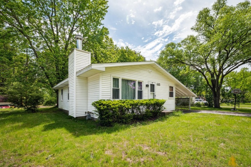 Turnkey 3 bed, 1 bath just minutes from Little Paw Paw Lake - Beach Home for sale in Coloma, Michigan on Beachhouse.com