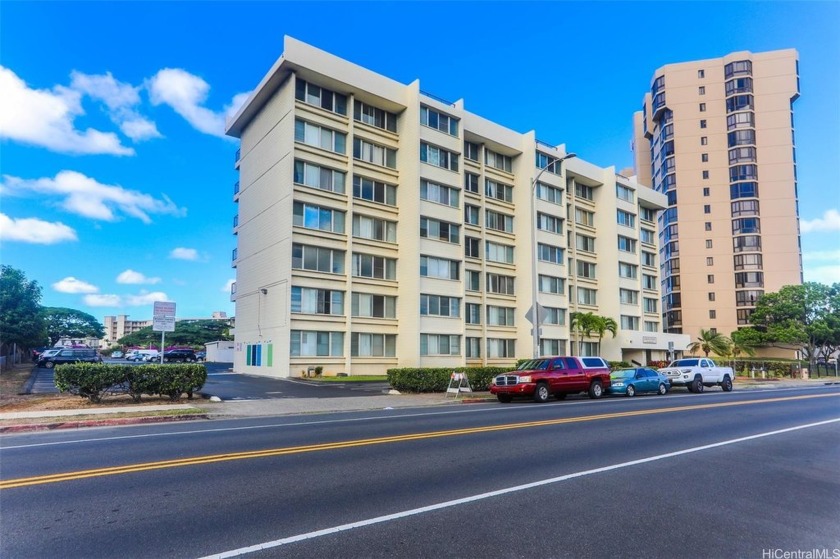 This Breezy 1-bedroom unit is move-in ready and perfect for - Beach Condo for sale in Honolulu, Hawaii on Beachhouse.com