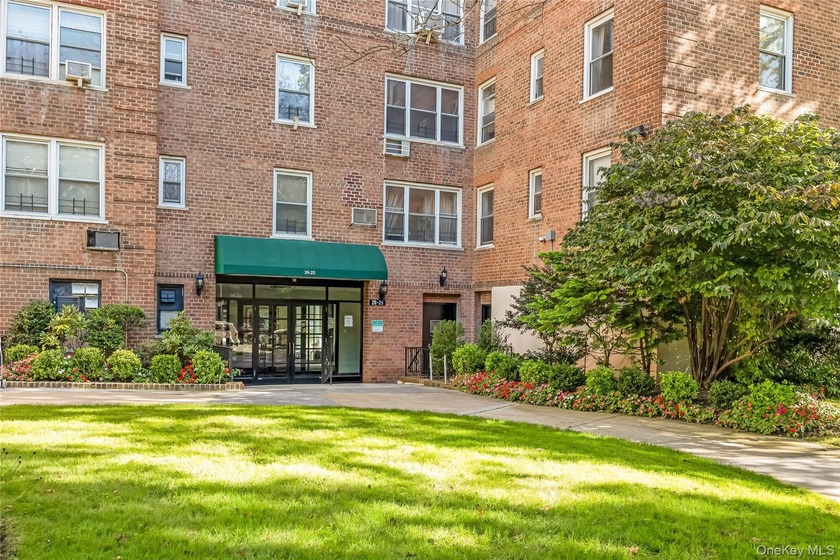 Welcome to Linden Hill #2. Beautiful 2-Bedroom Co-op in North - Beach Home for sale in Flushing, New York on Beachhouse.com